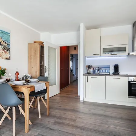 Strandburg 7 *